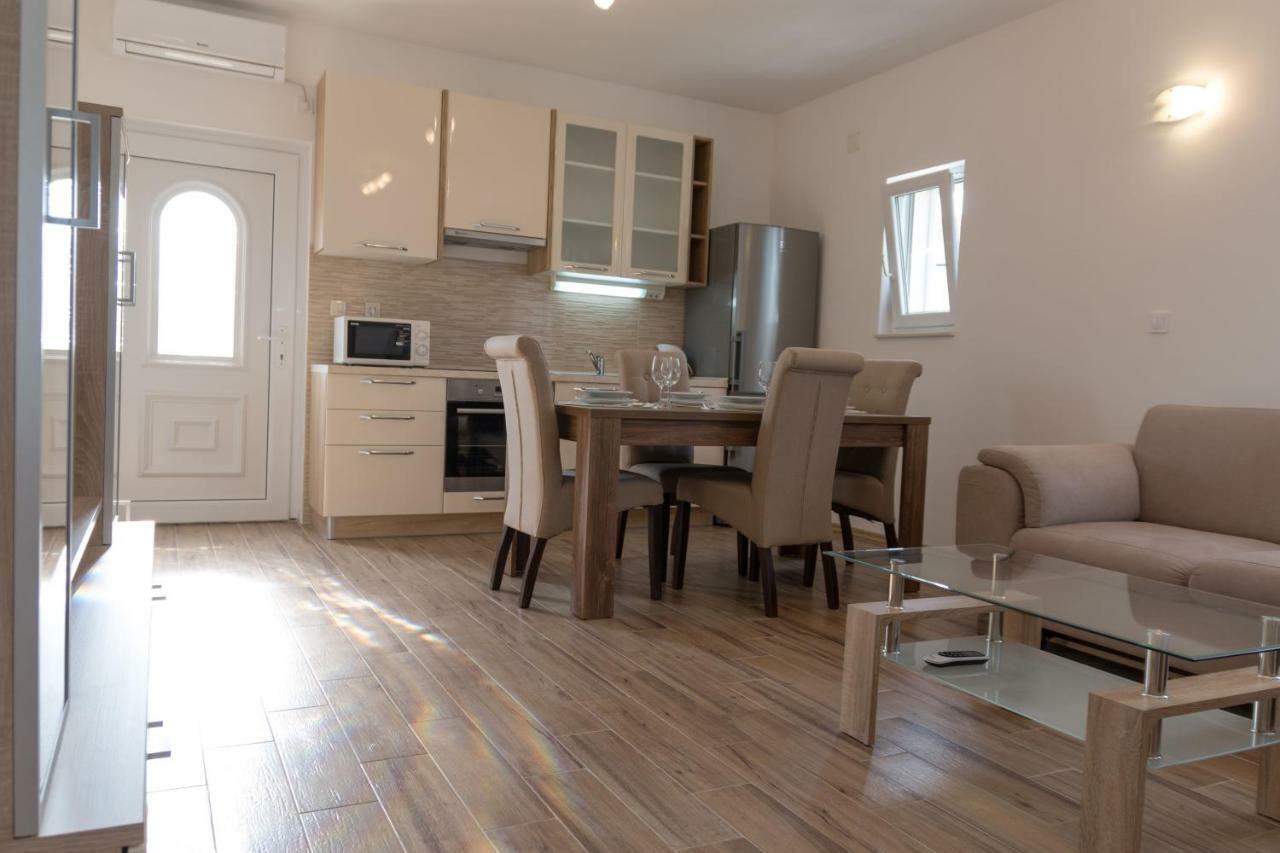 Apartman Kuzmanic Kaštela Exterior foto